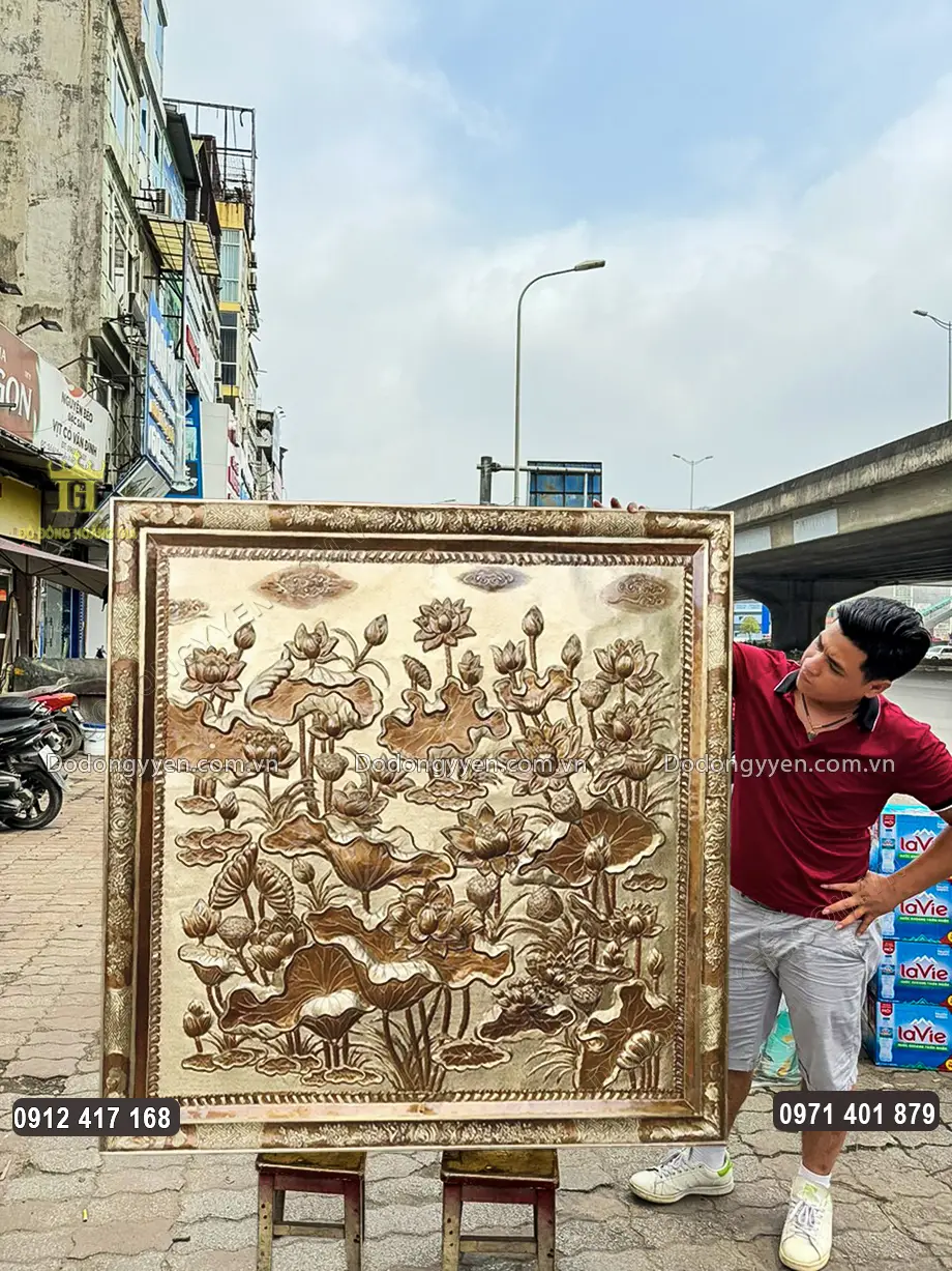 Từng họa tiết hoa văn được chạm th&uacute;c nổi sắc n&eacute;t